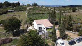 Proche Lac du Salagou, Chambre agréable avec salle d'eau et WC privé